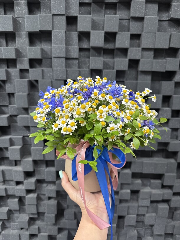 Букет цветов Васильки с ромашками за 1999₽ с доставкой в Москве от Flower4U на Flawery