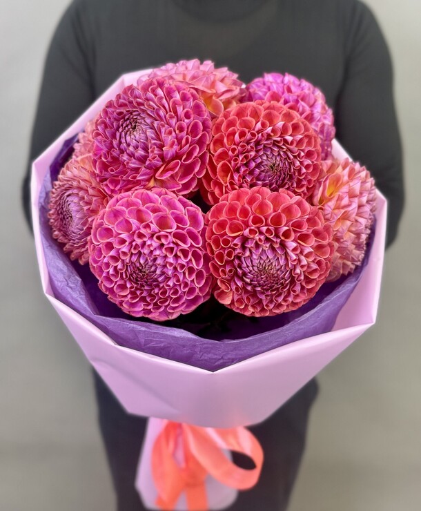 Букет из георгинов хамелион за 5300₽ с доставкой в Москве от Flower4U на Flawery