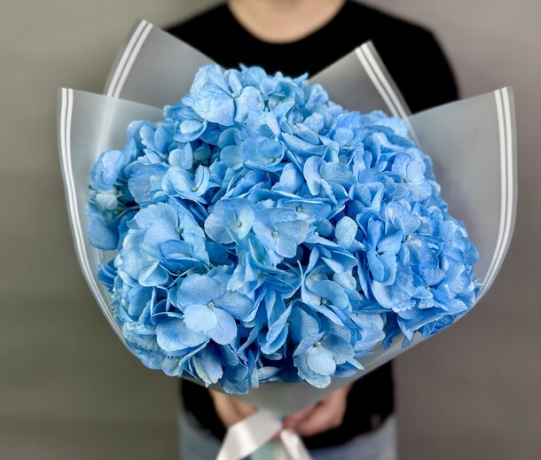 Букет цветов Голубая гортензия за 2300₽ с доставкой в Москве от Flower4U на Flawery