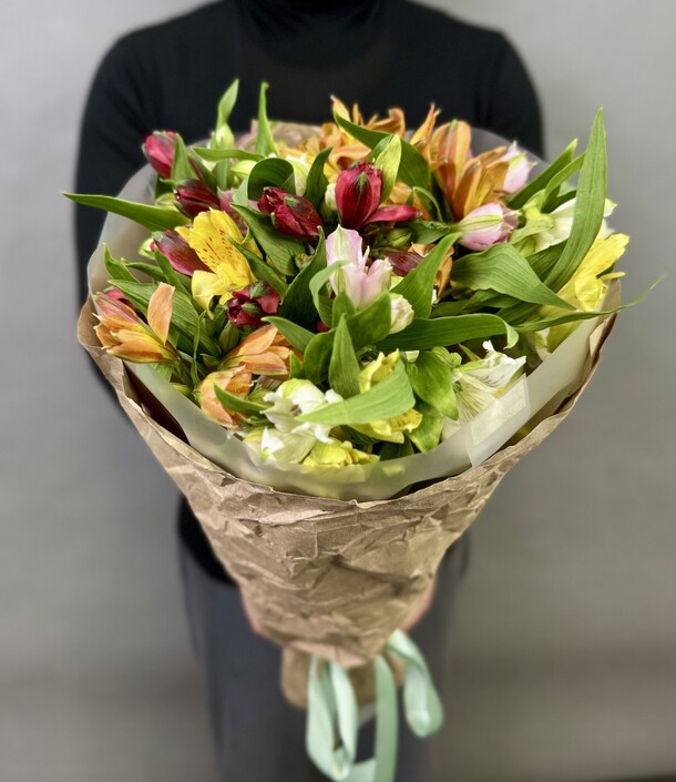 Букет из альстромерии микс за 3300₽ с доставкой в Москве от Flower4U на Flawery