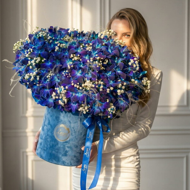 Букет цветов Цветы в коробке 101 космическая ночь. Композиция 506. Leora flowers дом цветочной моды за 12900₽ с доставкой в Москве от Leora Chocolate на Flawery
