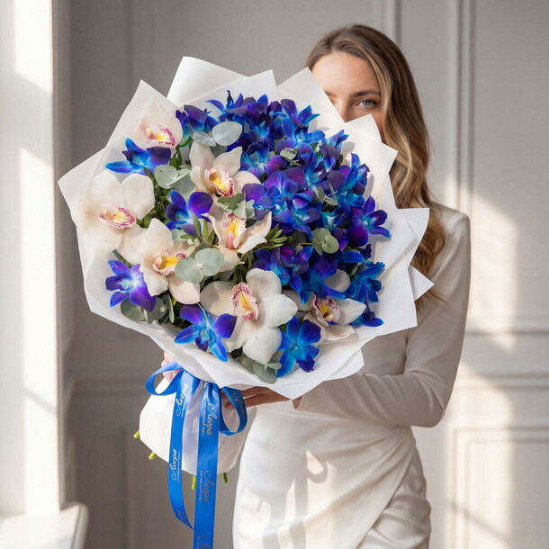 Букет дуэт из орхидей. Авторский букет 5105. Leoraflowers за 7300₽ с доставкой в Москве от Leora Chocolate на Flawery