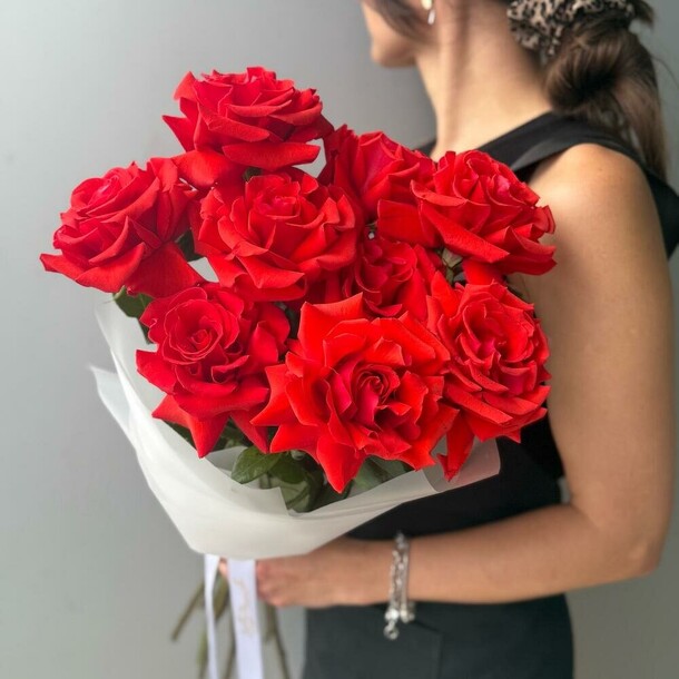 Букет из красных французских роз за 6600₽ с доставкой в Москве от Jolly bunch на Flawery