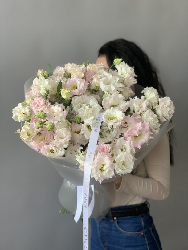 Букет цветов Эустома нежно-розовая за 9845₽ с доставкой в Москве от Royal Lux Garden на Flawery