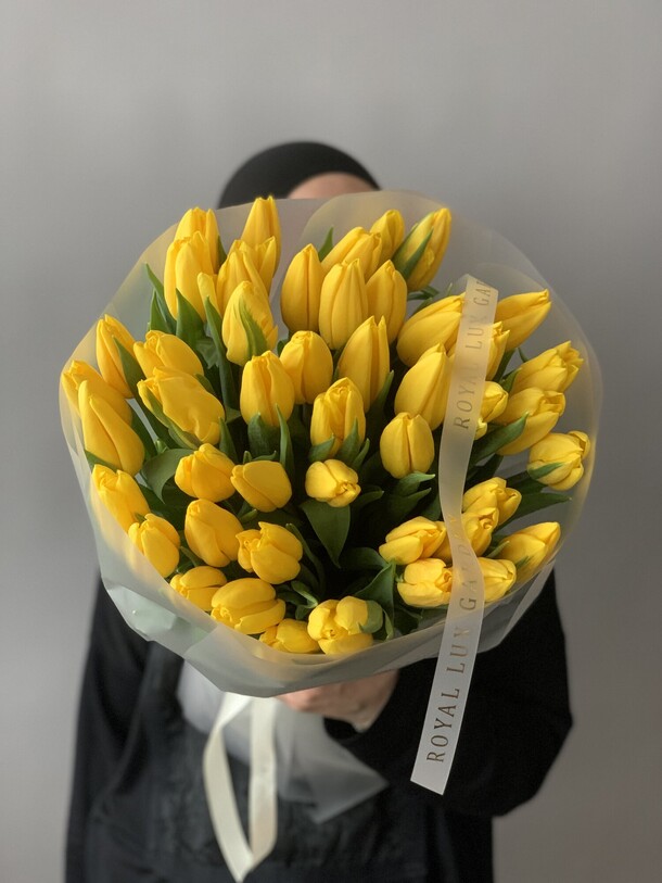 Букет цветов Желтые тюльпаны за 14950₽ с доставкой в Москве от Royal Lux Garden на Flawery