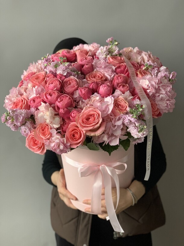 Букет цветов Цветы в коробке за 24950₽ с доставкой в Москве от Royal Lux Garden на Flawery