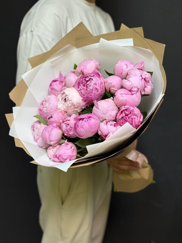 Букет из пионов 19 шт за 17555₽ с доставкой в Москве от PROTEA на Flawery