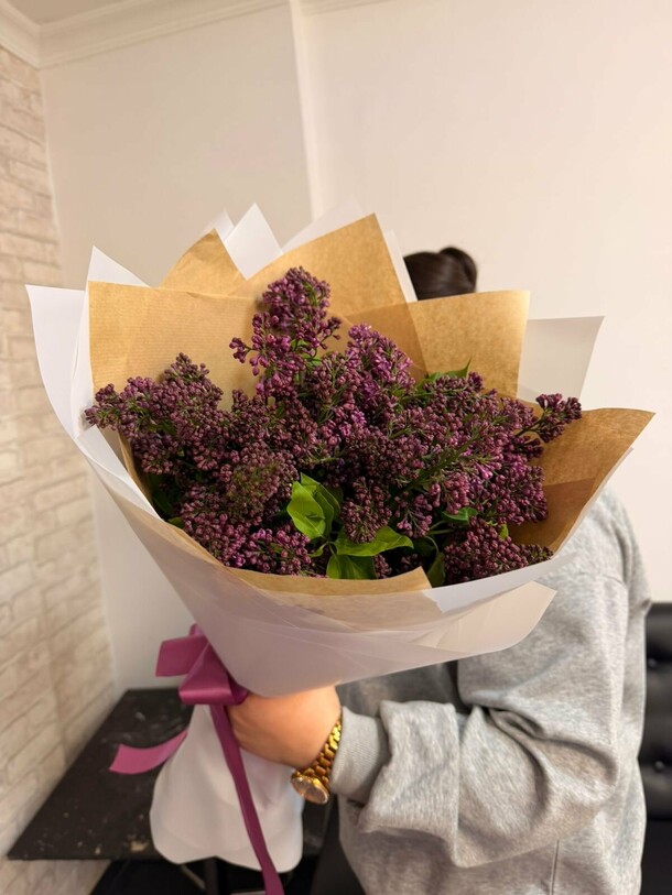 Букет из 9 сирени ♥️♥️♥️, артикул F1547180 - 2100 рублей, доставка по городу. Flawery - доставка цветов