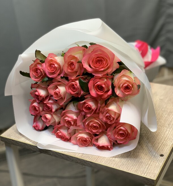 Букет цветов Розовые розы 21шт за 3567₽ с доставкой в Москве от Umma Flowers на Flawery
