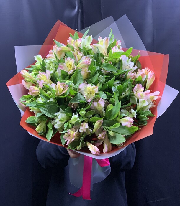 Букет цветов Альстромерии 19шт за 3399₽ с доставкой в Москве от Umma Flowers на Flawery