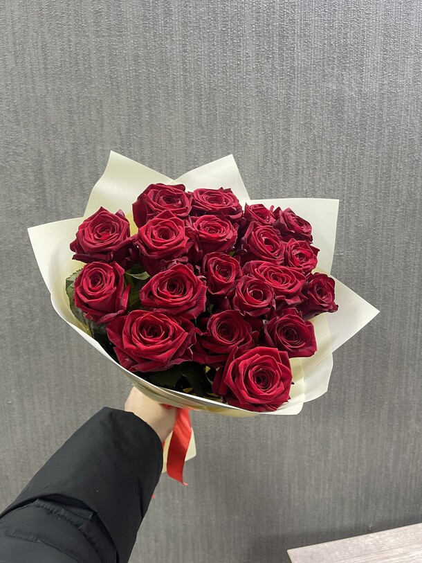 Букет цветов Красные розы 19шт за 2999₽ с доставкой в Москве от Umma Flowers на Flawery