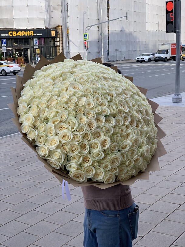 Букет цветов Белая роза 201шт за 39066₽ с доставкой в Москве от Umma Flowers на Flawery
