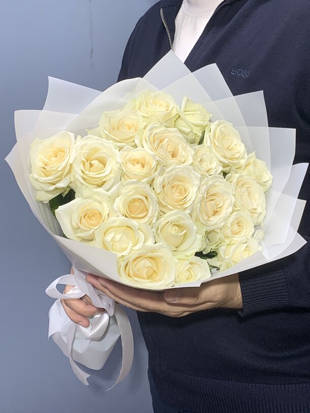 Букет цветов Белая роза 21 за 5375₽ с доставкой в Москве от Umma Flowers на Flawery