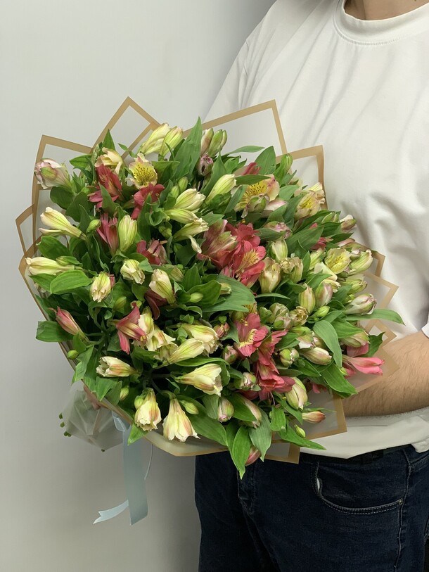 Букет цветов Альстромерия микс за 6413₽ с доставкой в Москве от Umma Flowers на Flawery
