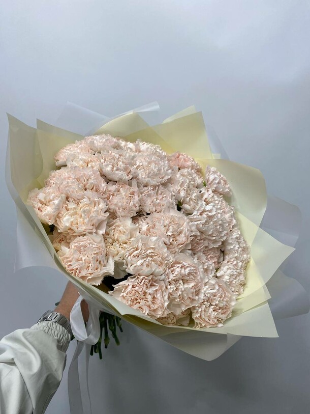 Букет цветов 49 гвоздик букет за 10236₽ с доставкой в Москве от Ramona’s bloom на Flawery