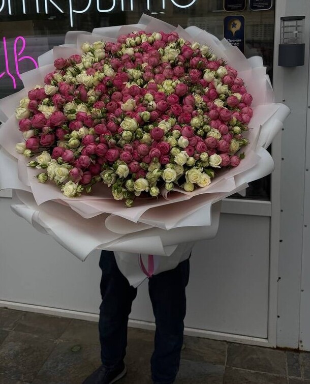 Букет кустовых роз за 32500₽ с доставкой в Москве от Make Flo на Flawery