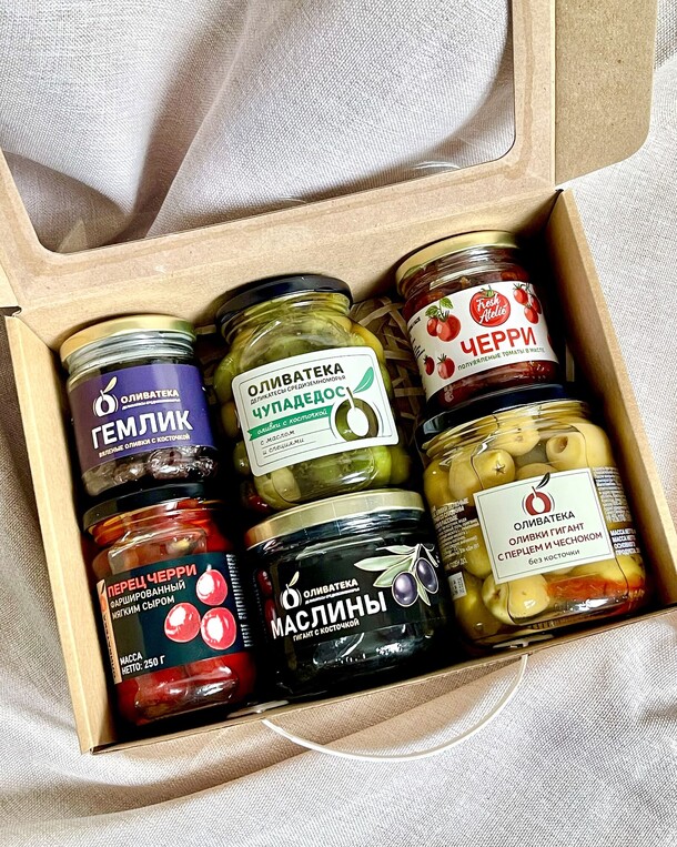 «средиземноморская палитра вкусов» гастрономический подарок с оливками и антипасти за 6400₽ с доставкой в Москве от Bubobox на Flawery