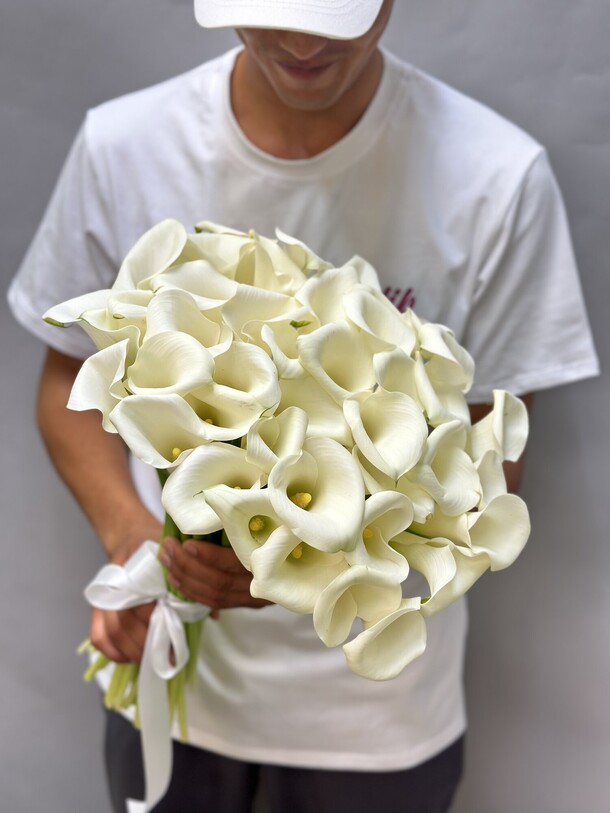 Букет из 59 каллы за 32615₽ с доставкой в Москве от Start flowers на Flawery