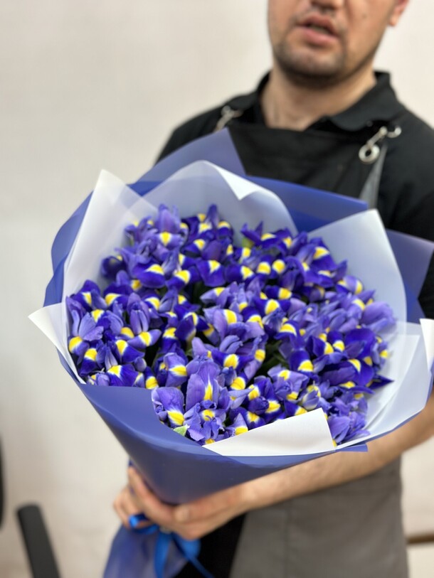 Букет из 51 ирисов за 6050₽ с доставкой в Москве от Start flowers на Flawery