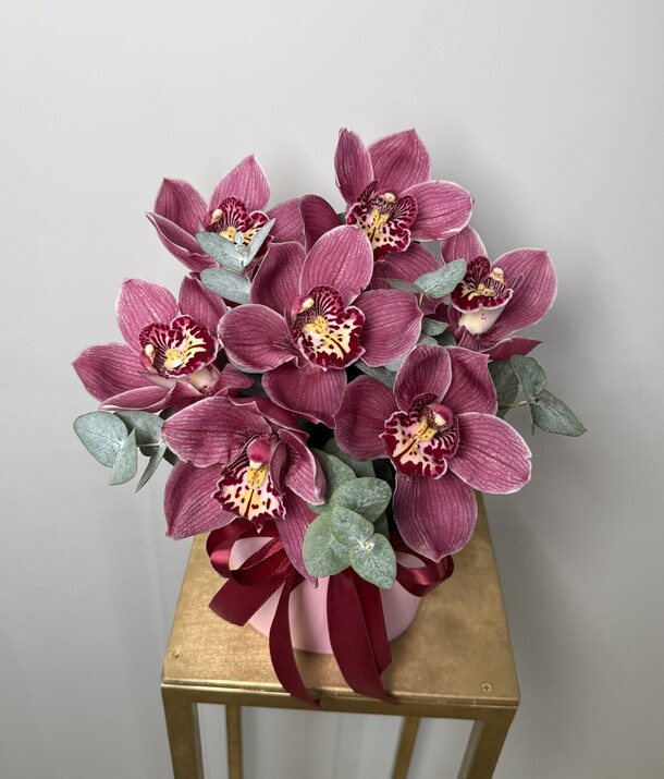 Орхидея с эвкалиптом, артикул F1517717 - 2800 рублей, доставка по городу. Flawery - доставка цветов