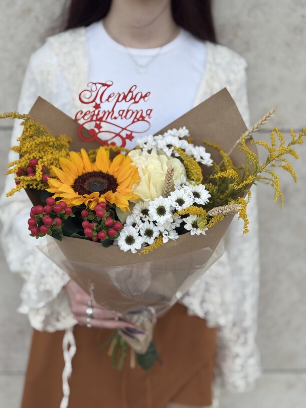 Букет цветов «волшебный сентябрь» за 1990₽ с доставкой в Москве от Цветочки и Точка на Flawery