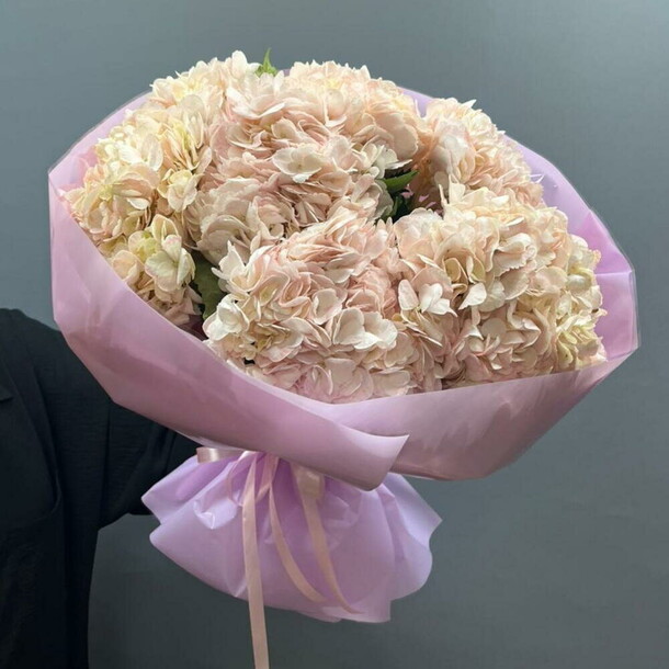 Букет из розовых гортензий за 6743₽ с доставкой в Москве от Senti Flora на Flawery