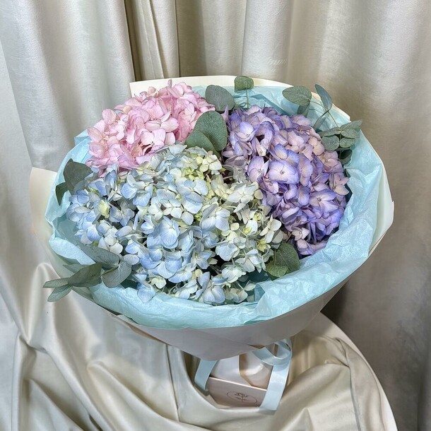 Букет из гортензий и эвкалипта за 4816₽ с доставкой в Москве от Senti Flora на Flawery
