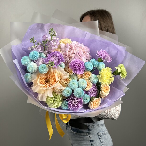 Букет цветов Большой букет в дофаминовом стиле за 11300₽ с доставкой в Москве от Цветы с тобой на Flawery