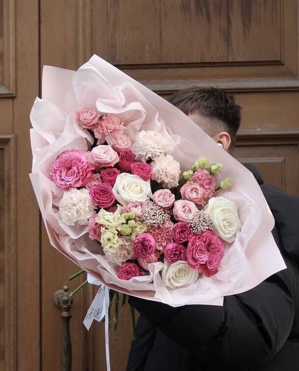 Букет "судьба" с пион овидных роз за 14000₽ с доставкой в Москве от Buton Flowers на Flawery