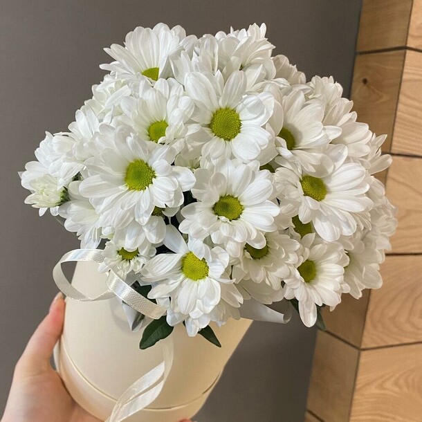Композиция из хризантем, артикул F1301879 - 2590 рублей, доставка по городу. Flawery - доставка цветов