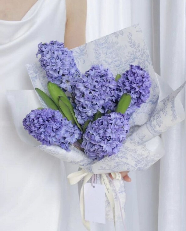 Букет цветов 5 гиацинтов в букете за 9980₽ с доставкой в Москве от Soulful flowers на Flawery