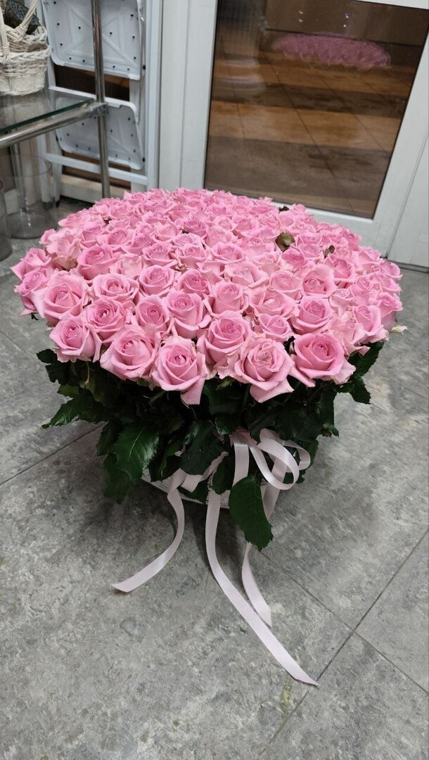 Букет цветов 101 роза в корзине за 42360₽ с доставкой в Грозном от Soulful flowers на Flawery