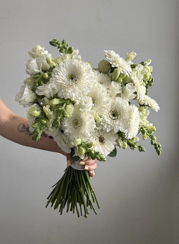 Букет невесты «кружево» за 9790₽ с доставкой в Москве от FLOWERSJOY на Flawery