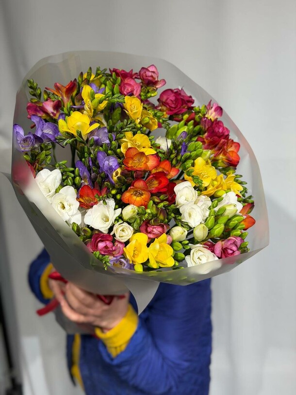 Букет фрезии за 37896₽ с доставкой в Москве от Best Flowers на Flawery