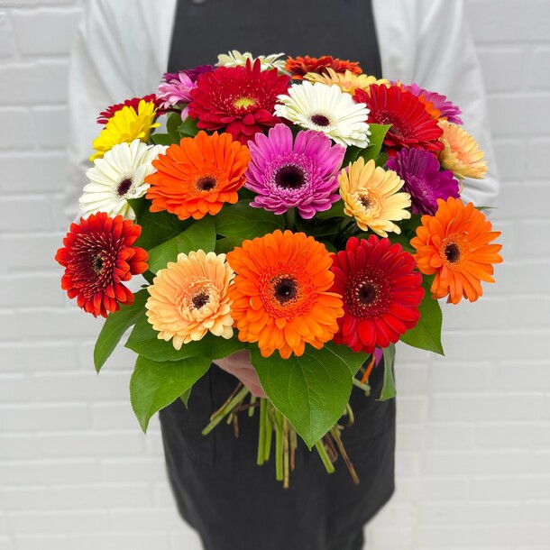 Букет цветов Герберы 23шт в букете flowerstorg n796 за 5890₽ с доставкой в Москве от Flowerstorg на Flawery