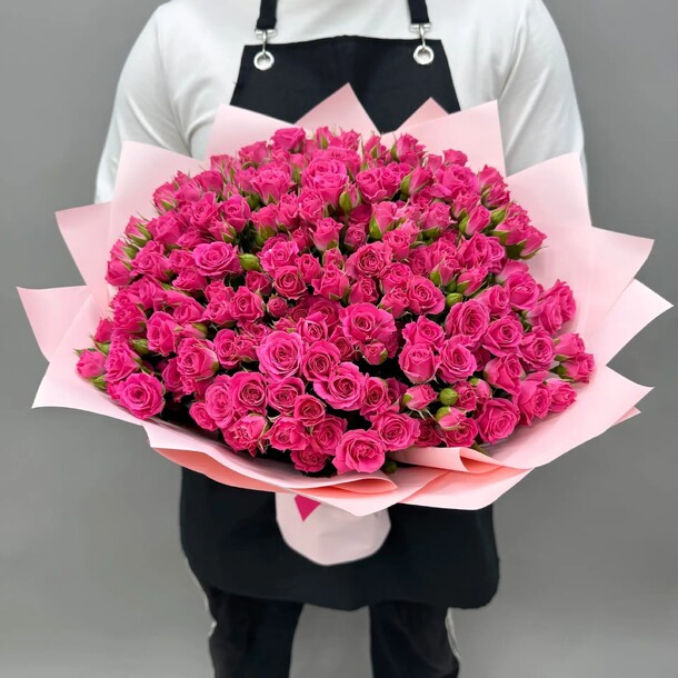Букет цветов Кустовая малиновая роза 51шт в букете flowerstorg n1101 за 7200₽ с доставкой в Москве от Flowerstorg на Flawery