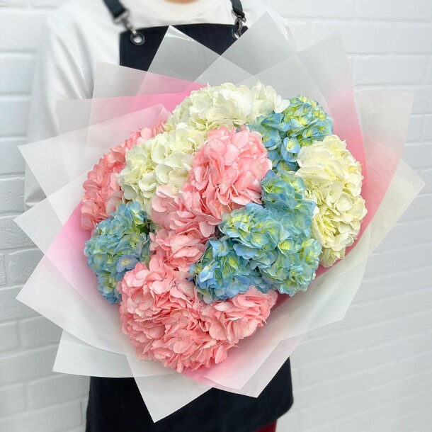 Букет цветов Гортензии микс 9шт в букете flowerstorg n603 за 4700₽ с доставкой в Москве от Flowerstorg на Flawery