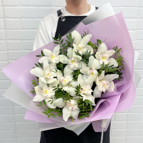 Букет цветов Орхидеи 11 шт в букете flowerstorg n607 за 6000₽ с доставкой в Москве от Flowerstorg на Flawery