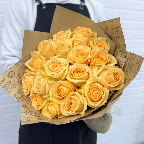 Букет цветов Розы кремовые 19шт в букете flowerstorg n652 за 2500₽ с доставкой в Москве от Flowerstorg на Flawery