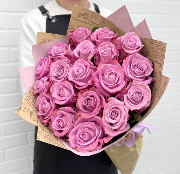 Букет цветов Розы сиреневые 19шт в букете flowerstorg n849 за 4650₽ с доставкой в Москве от Flowerstorg на Flawery