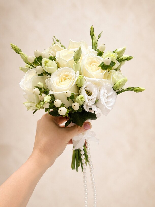 Букет невесты поцелуй украдкой (bacio rubato) за 5525₽ с доставкой в Москве от Fiori Silvestri на Flawery