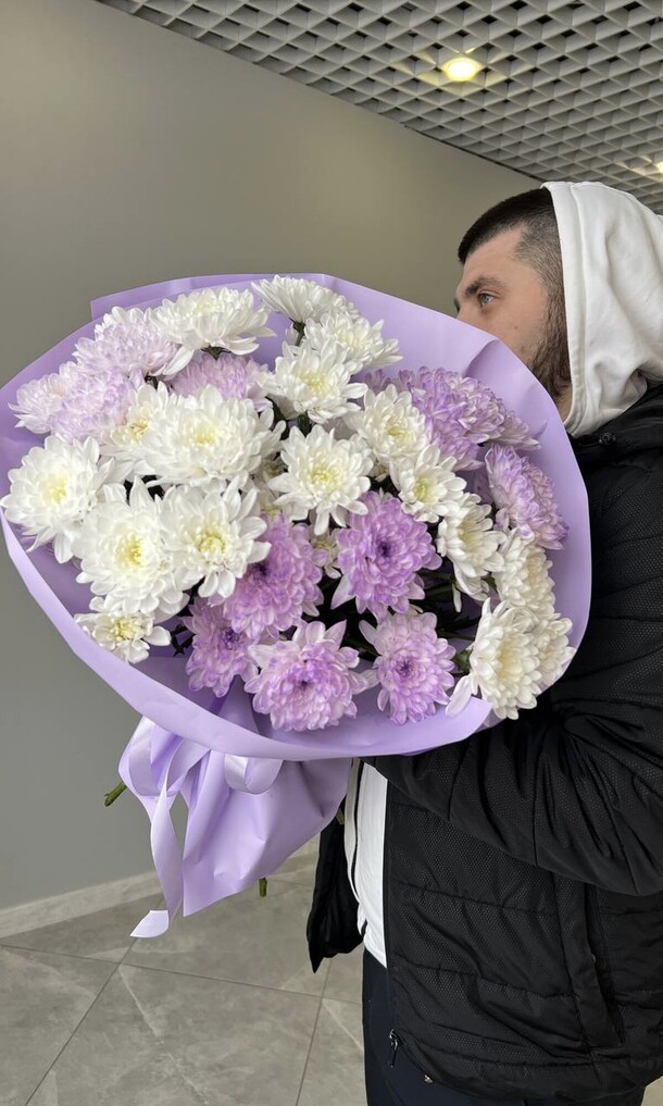 Букет хризантем за 4000₽ с доставкой в Москве от Поляна Роз на Flawery
