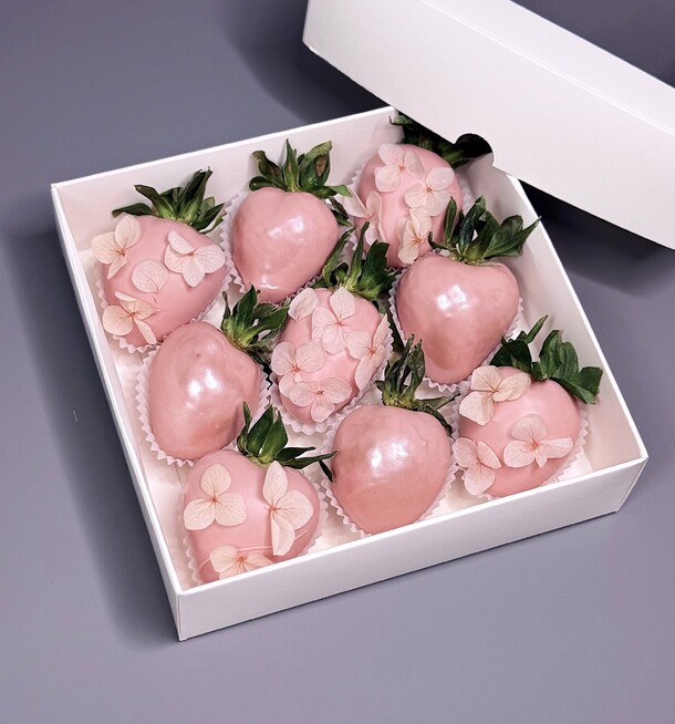 Набор клубники в шоколаде petal за 1552₽ с доставкой в Москве от K.I.D.T на Flawery