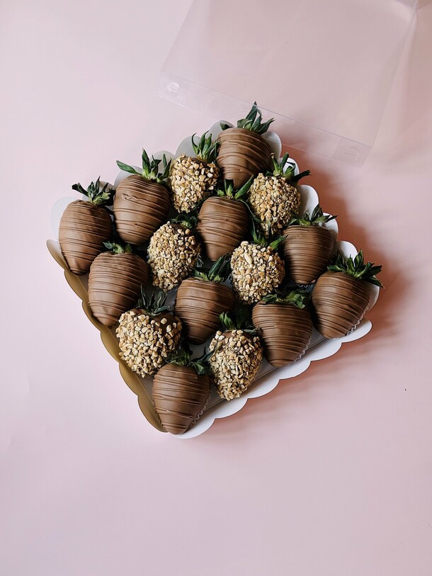 Клубника в шоколаде choco nut, артикул F1546968 - 2200 рублей, доставка по городу. Flawery - доставка цветов