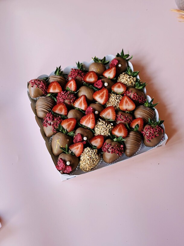 Клубника в шоколаде berry day, артикул F1546975 - 3410 рублей, доставка по городу. Flawery - доставка цветов