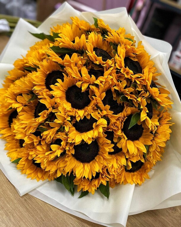 Букет цветов Подсолнух 🌻 за 14700₽ с доставкой в Москве от Море цветов на Flawery
