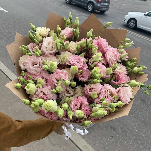 Букет цветов Эустома за 12500₽ с доставкой в Москве от Море цветов на Flawery