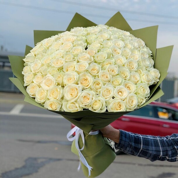 Букет из белых роз за 24536₽ с доставкой в Москве от Море цветов на Flawery