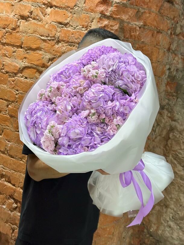 Гортензия с маттиолой, артикул F1457553 - 7900 рублей, доставка по городу. Flawery - доставка цветов
