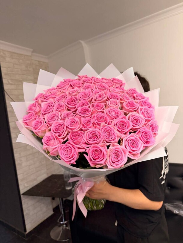 Букет из розовых роз за 23050₽ с доставкой в Москве от Букетбери на Flawery